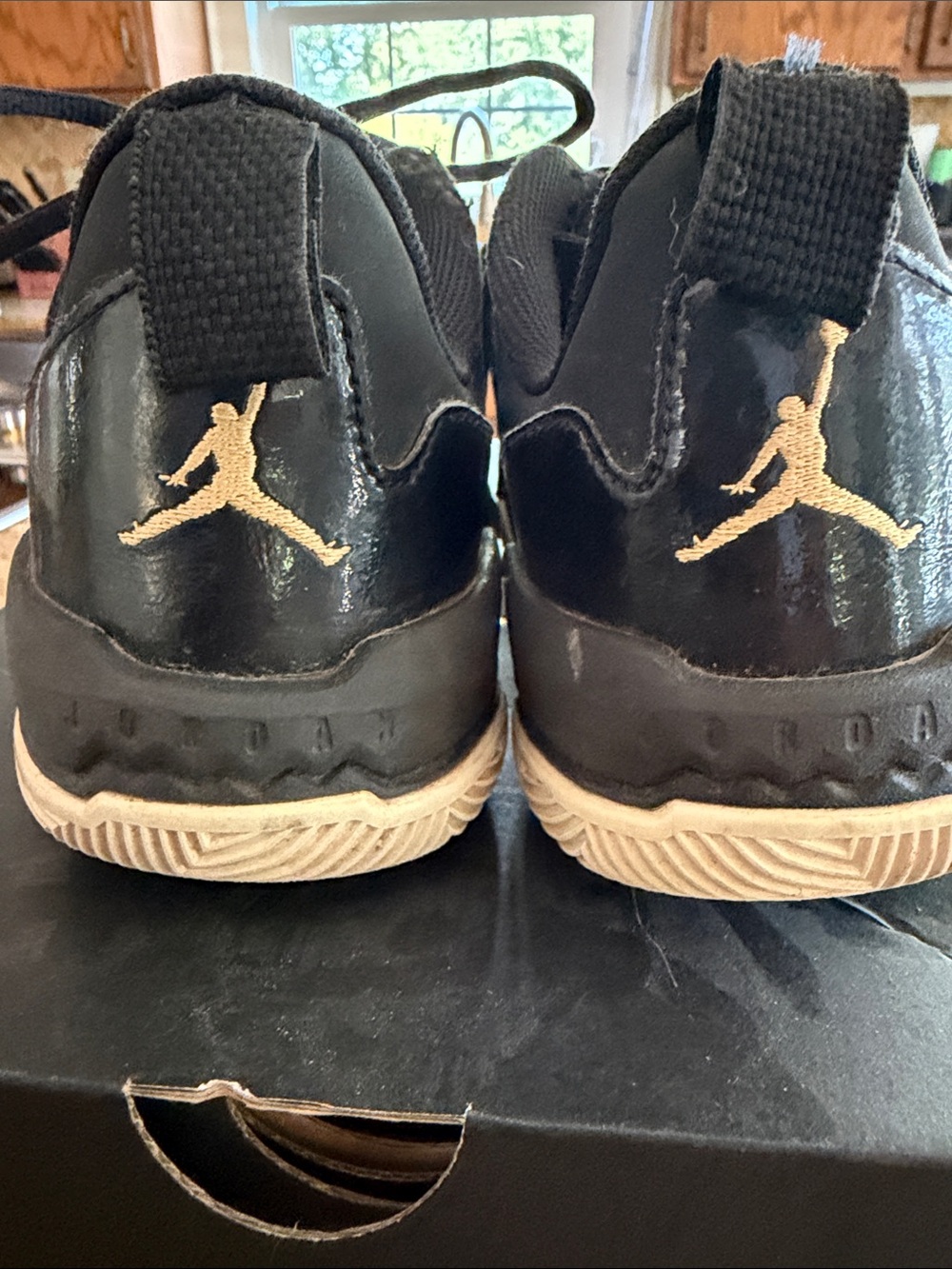 Air Jordan 11 CMFT Low V2 size 8.5